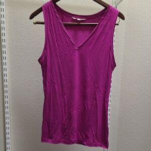 Banana Republic Sleeveless V-Neck Tank Top in Fuchsia